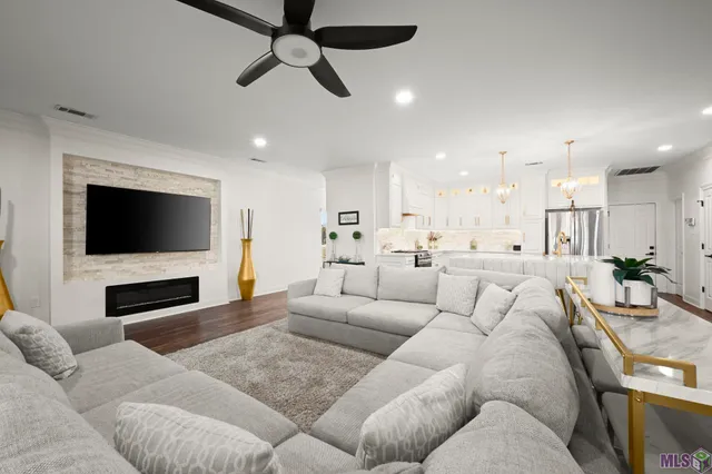 $450,000 | 13865 Parkway Drive, Denham Springs, LA 70726