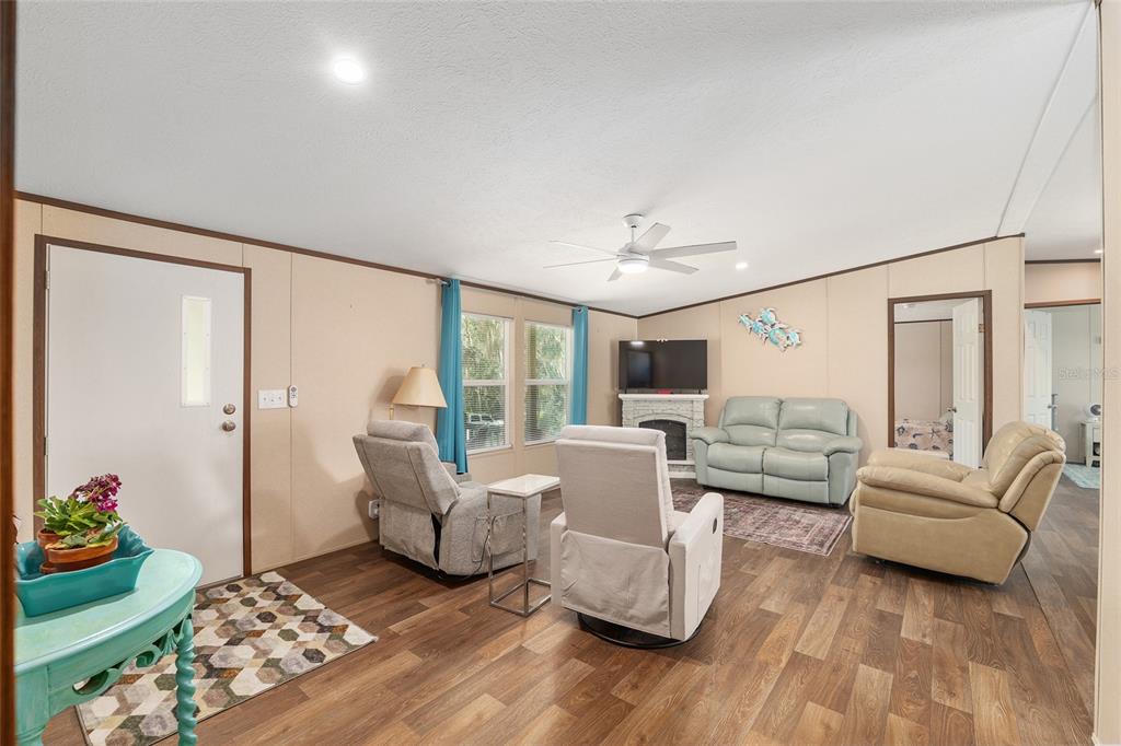 453 Old Hawthorne Road Hawthorne, FL 32640 - Photo 12 of 81