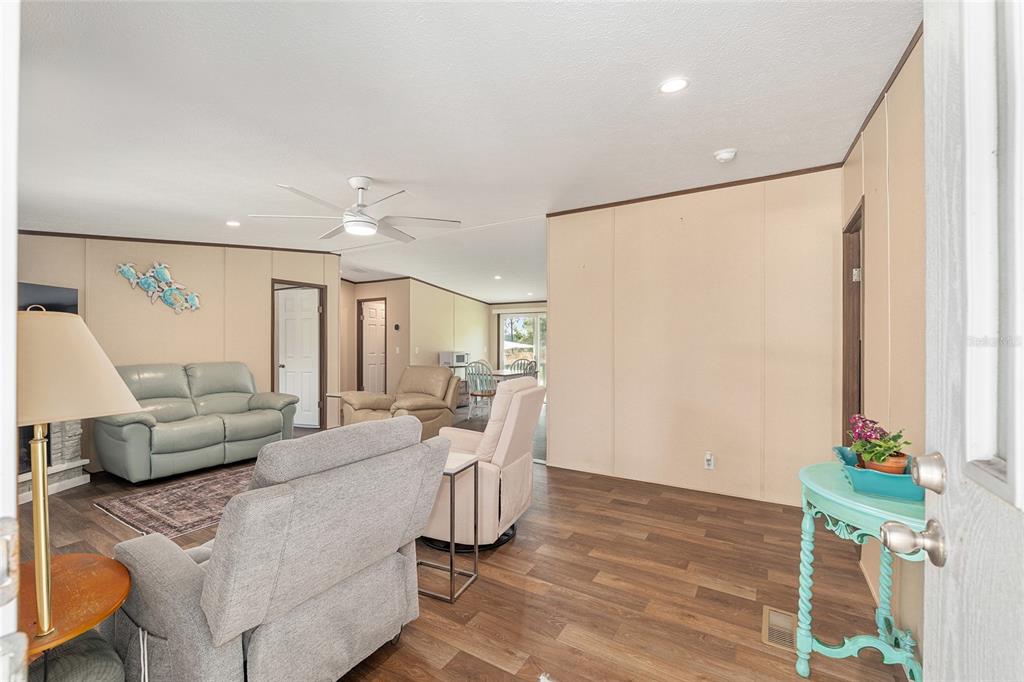 453 Old Hawthorne Road Hawthorne, FL 32640 - Photo 15 of 81