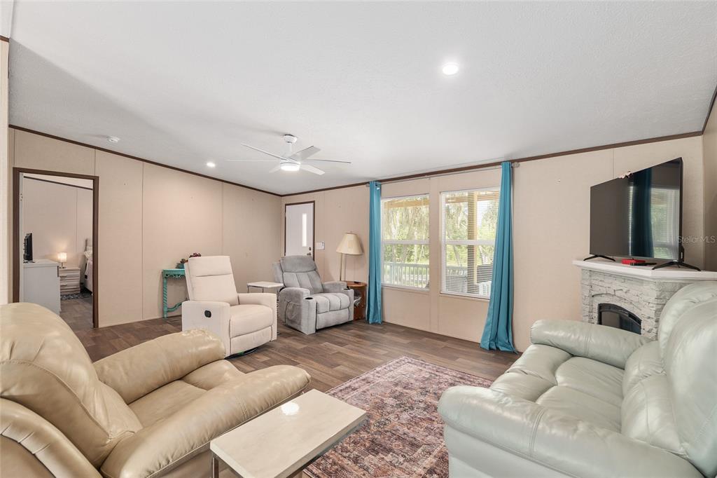 453 Old Hawthorne Road Hawthorne, FL 32640 - Photo 16 of 81