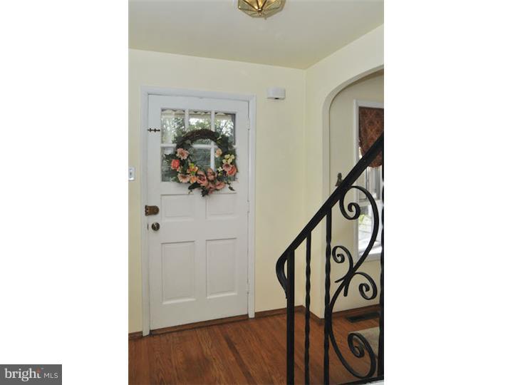 2084 Valley Road Jenkintown, PA 19046 - Photo 4 of 21 Foyer