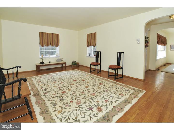 2084 Valley Road Jenkintown, PA 19046 - Photo 6 of 21 Living Room