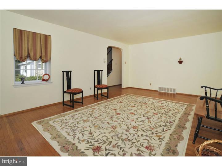 2084 Valley Road Jenkintown, PA 19046 - Photo 7 of 21 Living Room