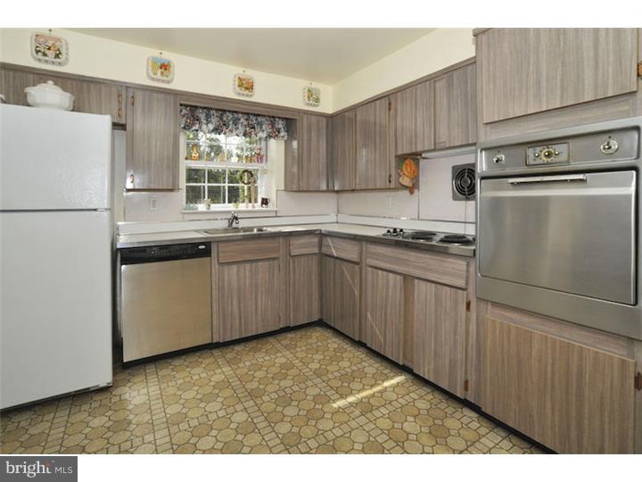 2084 Valley Road Jenkintown, PA 19046 - Photo 8 of 21 Kitchen