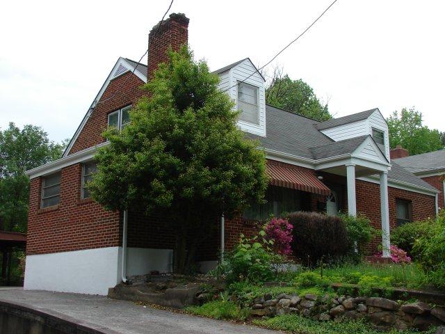 2330 York Road Southwest Roanoke, VA 24015 - Photo 22 of 32 End View of House