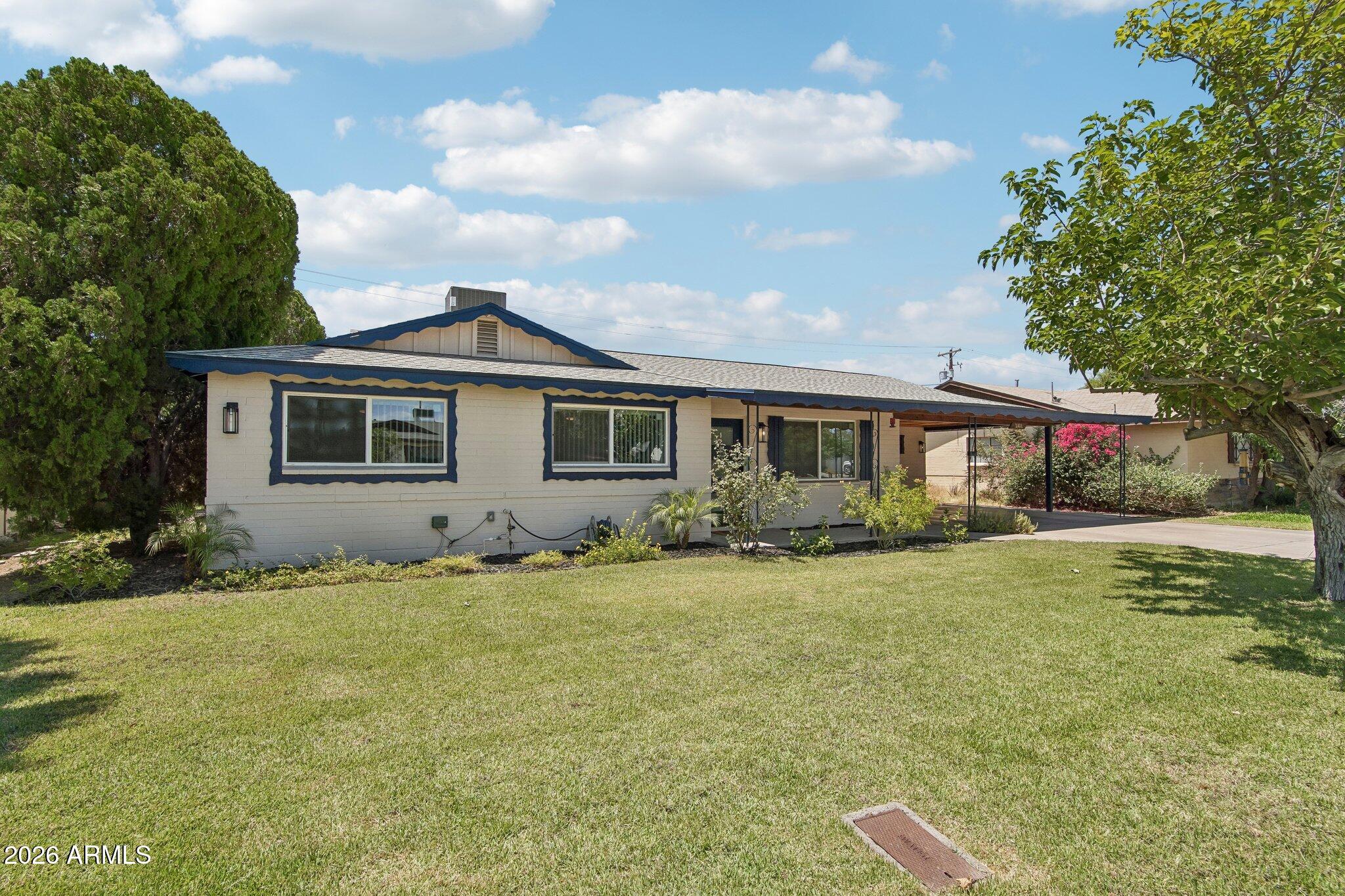 2401 West Echo Lane Phoenix, AZ 85021 - Photo 6 of 40 6-web-or-mls-W Echo Ln-S2706-006