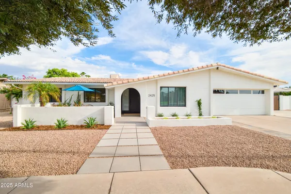 a view of living room with washer and dryer