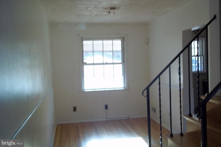 731 Middlesex Road Essex, MD 21221 - Photo 2 of 13 Interior (General)