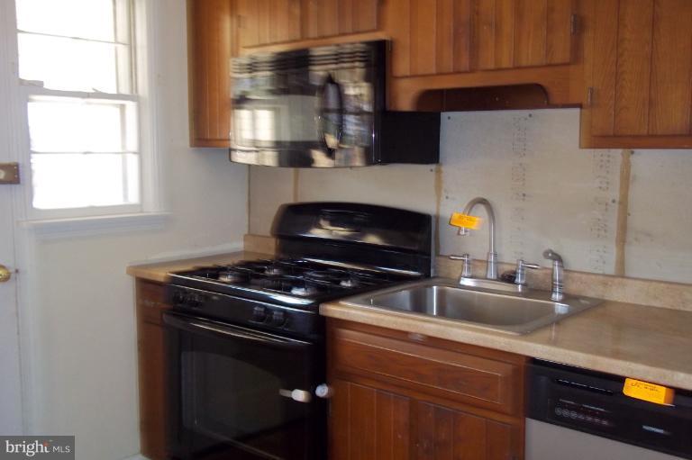 731 Middlesex Road Essex, MD 21221 - Photo 5 of 13 Kitchen