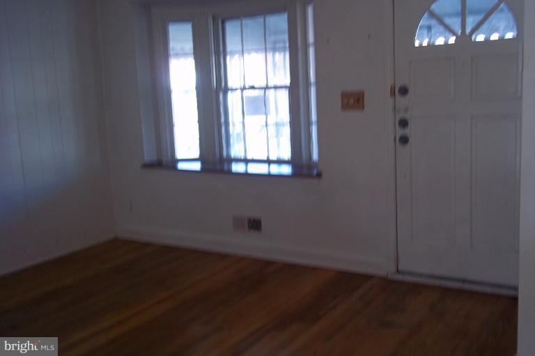 731 Middlesex Road Essex, MD 21221 - Photo 9 of 13 Interior (General)