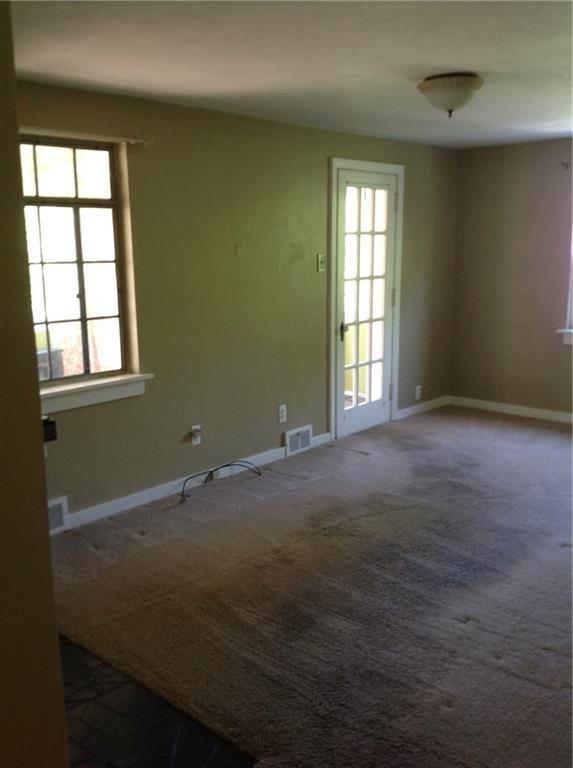 928 Braddock Road Pittsburgh, PA 15221 - Photo 4 of 24 Livingroom from front hallway.