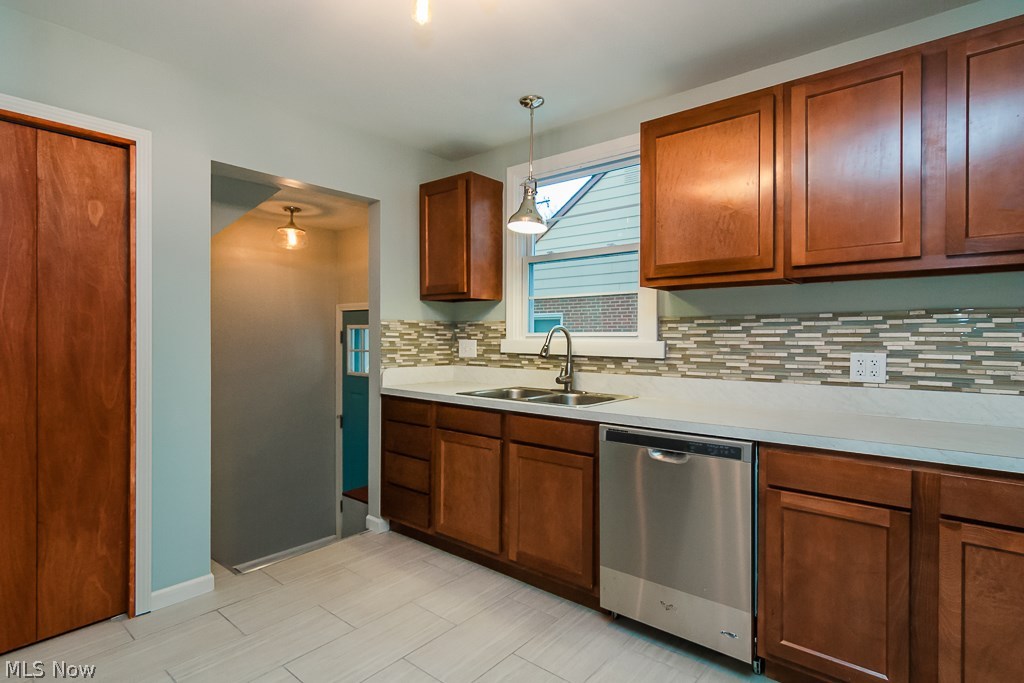 1114 Villaview Road Cleveland, OH 44119 - Photo 19 of 35 Gallery Image 19