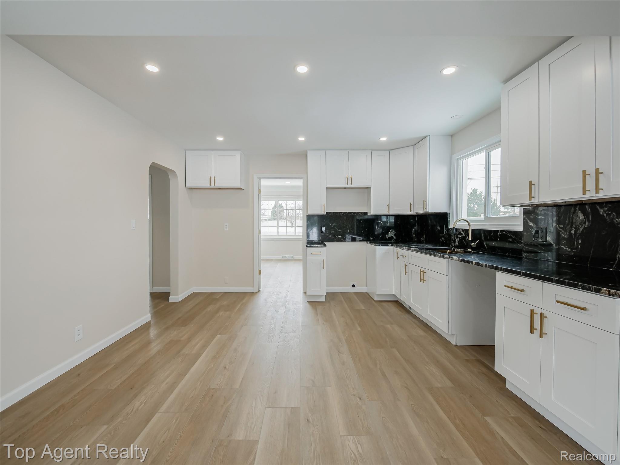 20580 21 Mile Road Macomb, MI 48044 - Photo 6 of 41 21 Mile-8.jpg