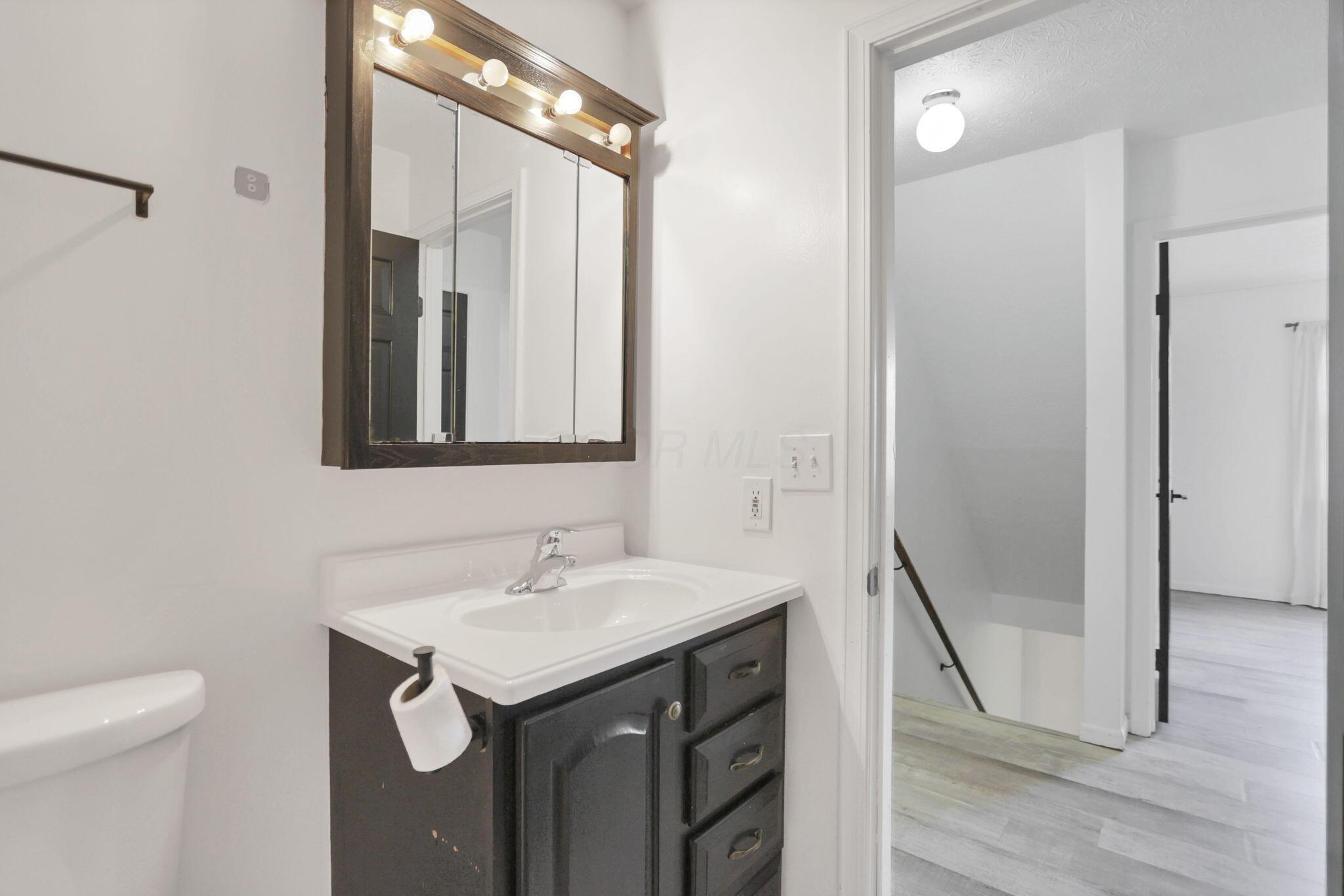 1160 Pembroke Road Newark, OH 43055 - Photo 32 of 58 UL Full Bathroom One