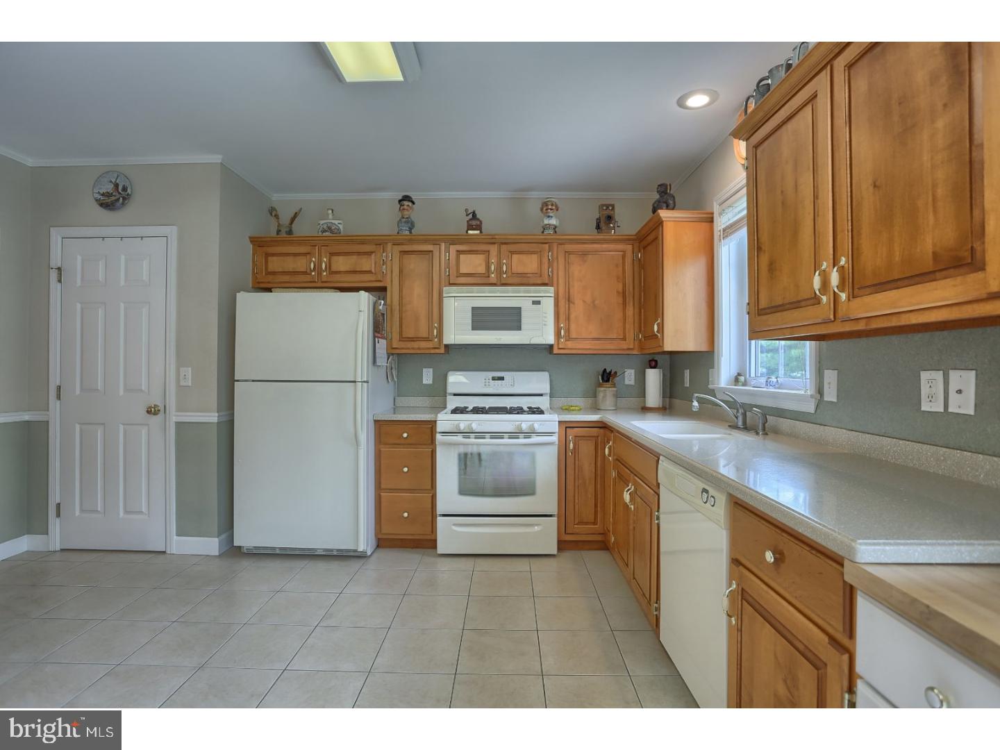 114 Day Lily Drive Sinking Spring, PA 19608 - Photo 9 of 25