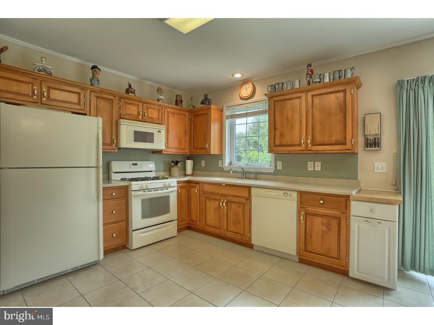 114 Day Lily Drive Sinking Spring, PA 19608 - Photo 10 of 25