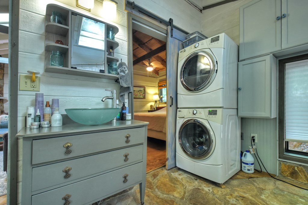 50 Skeenah Trail Blue Ridge, GA 30513 - Photo 17 of 26 a utility room with dryer and washer