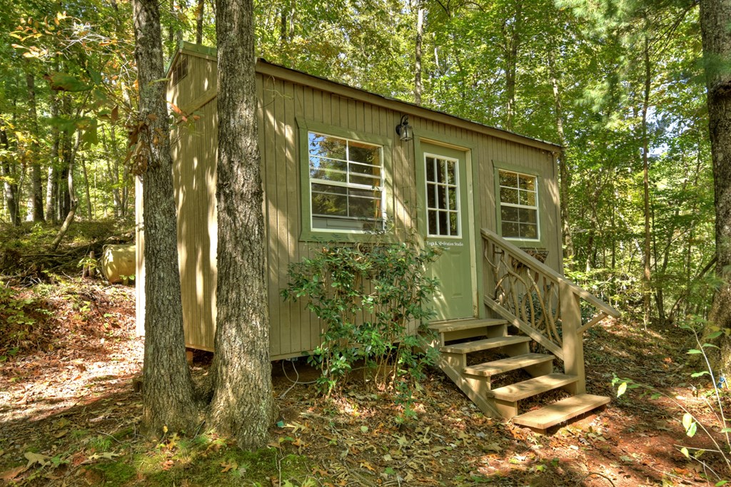 50 Skeenah Trail Blue Ridge, GA 30513 - Photo 24 of 26 a backyard of a house with outdoor seating