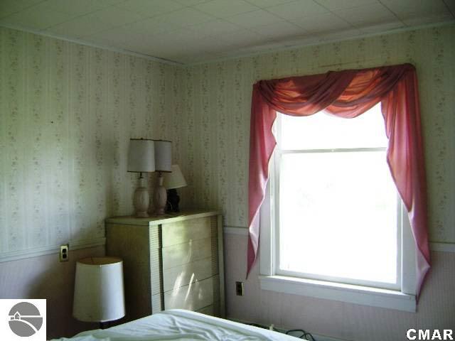 8729 South Shepherd Road Shepherd, MI 48883 - Photo 6 of 14 1767877-5.JPG