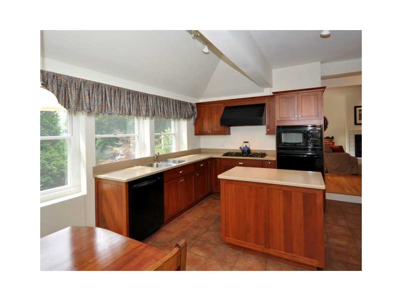 30 Oyster Point, Unit 30 Warren, RI 02885 - Photo 9 of 22 Kitchen. Banks of Windows Surround Chef s Kitchen
