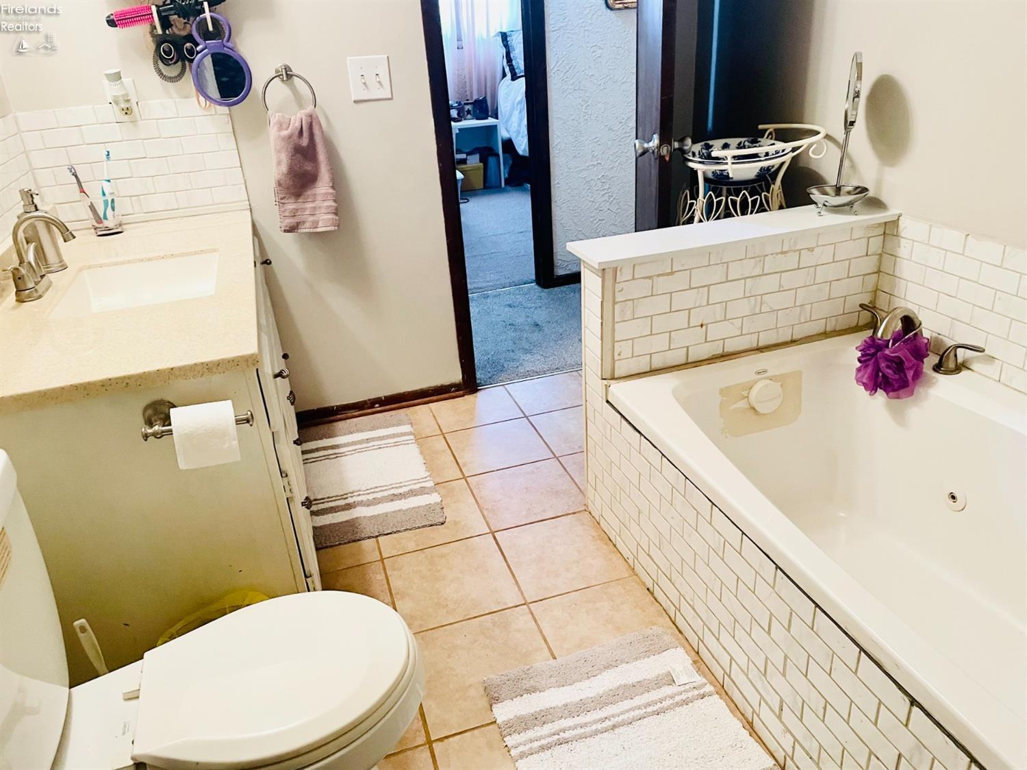 2190 Cooper Foster Park Road Lorain, OH 44053 - Photo 14 of 18 Gallery Image 14