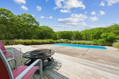 $2,900,000 | 484 North Magee Street, Southampton, NY 11968