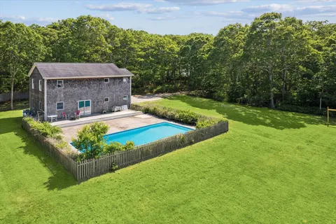 $2,900,000 | 484 North Magee Street, Southampton, NY 11968