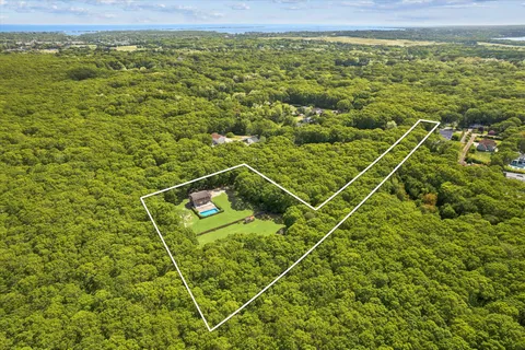 $2,900,000 | 484 North Magee Street, Southampton, NY 11968