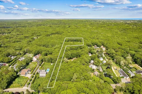 $2,900,000 | 484 North Magee Street, Southampton, NY 11968