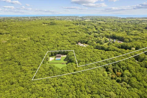 $2,900,000 | 484 North Magee Street, Southampton, NY 11968