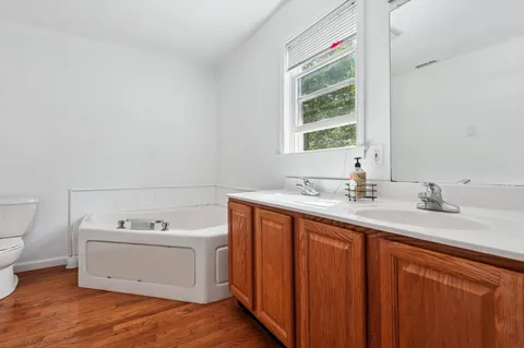 $2,900,000 | 484 North Magee Street, Southampton, NY 11968