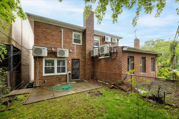 front view of house with a yard