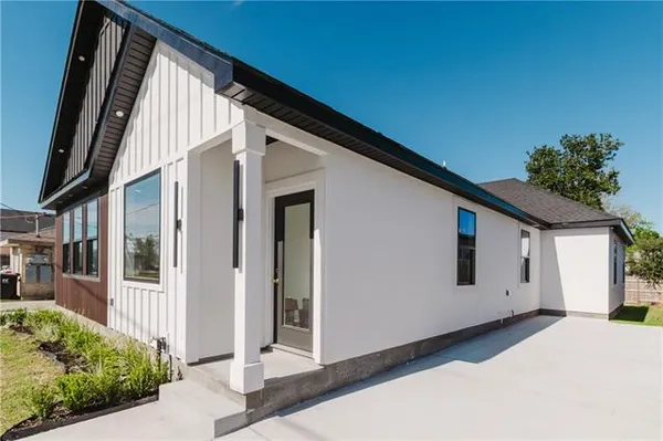 $409,900 | 3410-12 Montesquieu Street, Chalmette, LA 70043