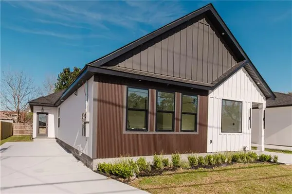 $409,900 | 3410-12 Montesquieu Street, Chalmette, LA 70043