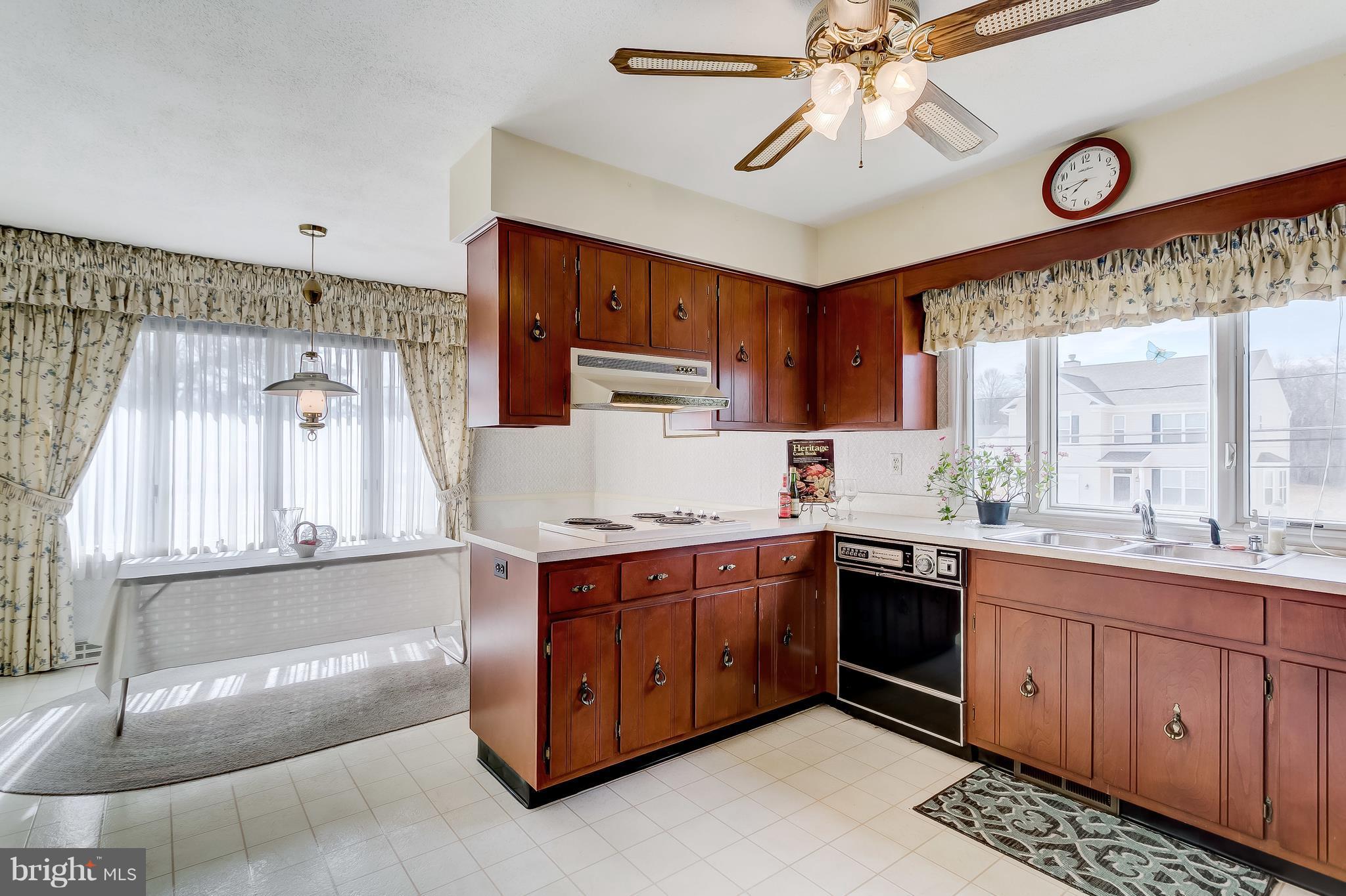 2400 Perring Woods Road Baltimore, MD 21234 - Photo 4 of 30 Kitchen