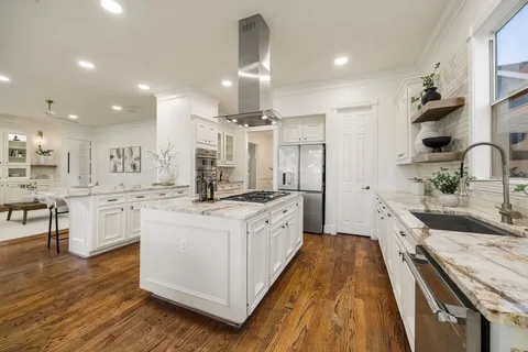 $1,250,000 | 4623 Braeburn Drive, Bellaire, TX 77401