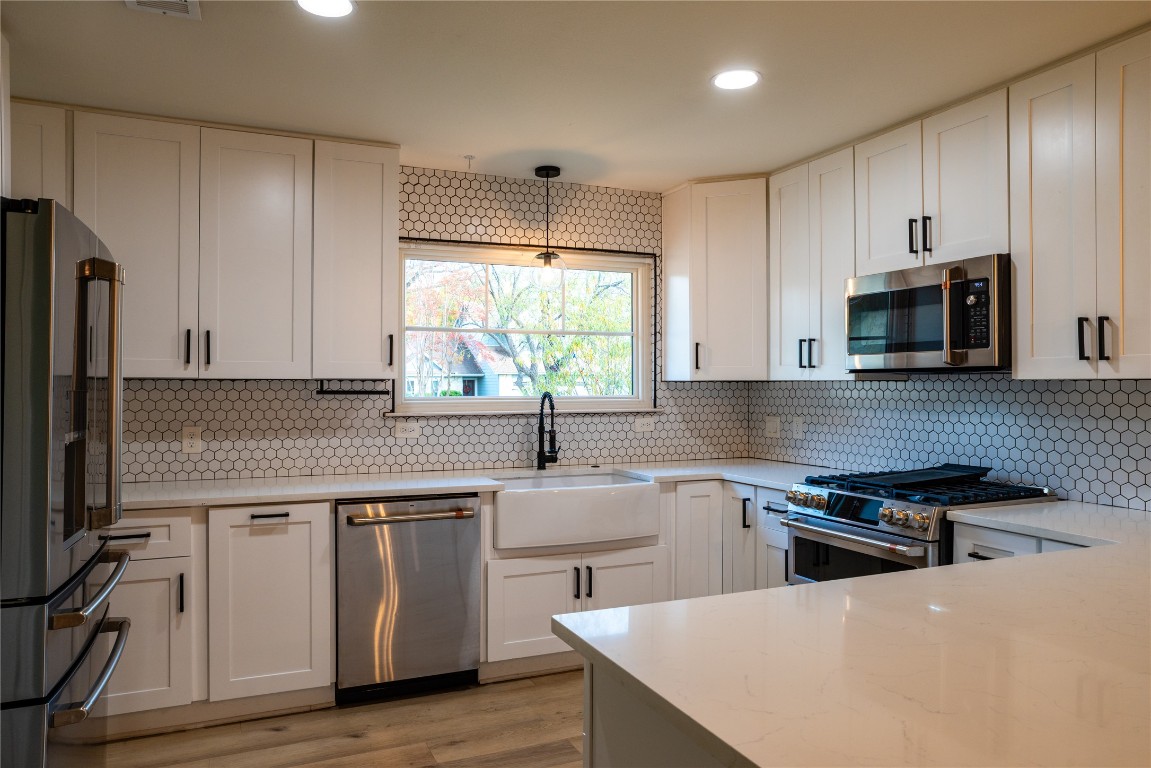9828 Briar Ridge Drive Austin, TX 78748 - Photo 4 of 17 Kitchen featuring gas stove and large window over the sink that provides natural light.