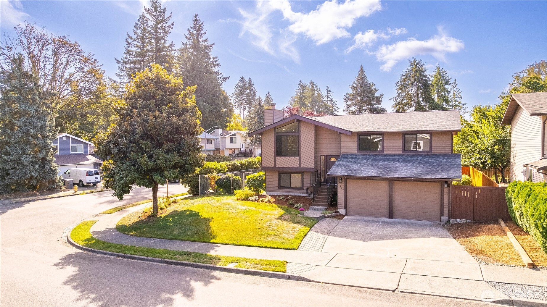 3327 Southeast 17th Street Renton, WA 98058 - Photo 1 of 38 Gallery Image 1