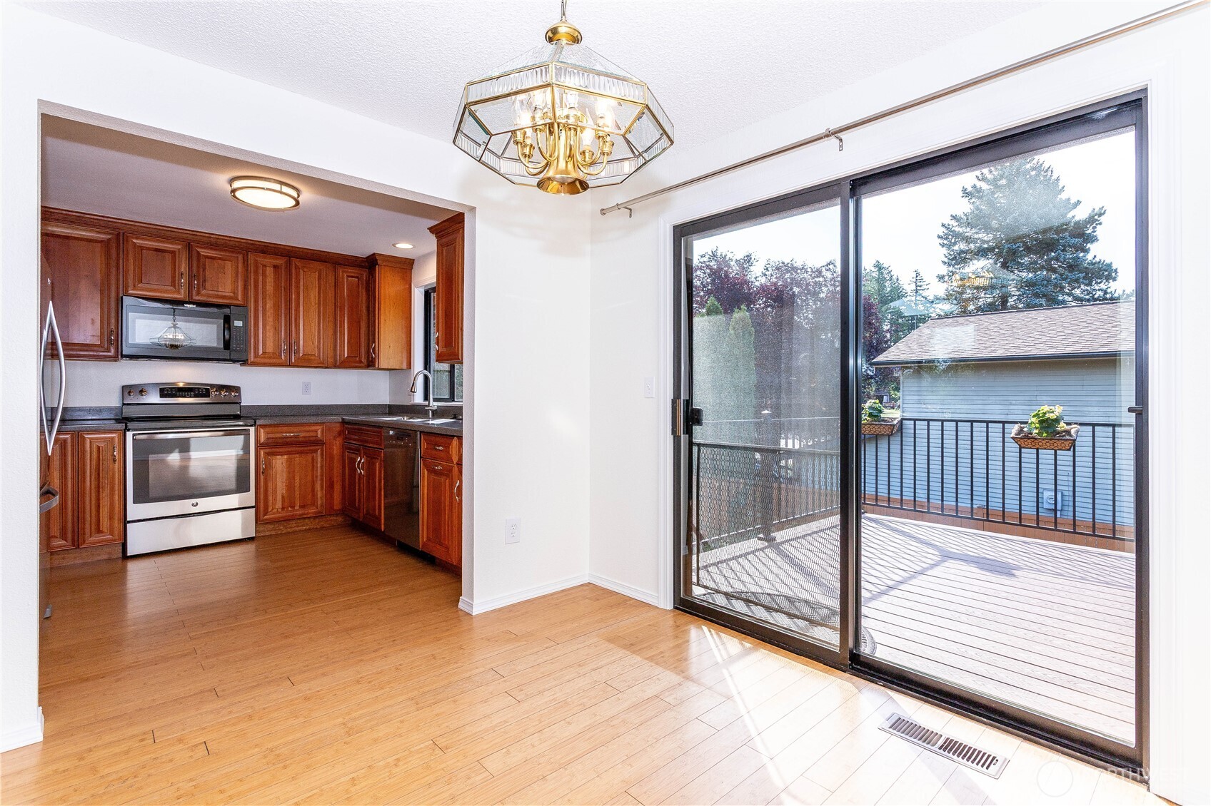 3327 Southeast 17th Street Renton, WA 98058 - Photo 12 of 38 Gallery Image 12