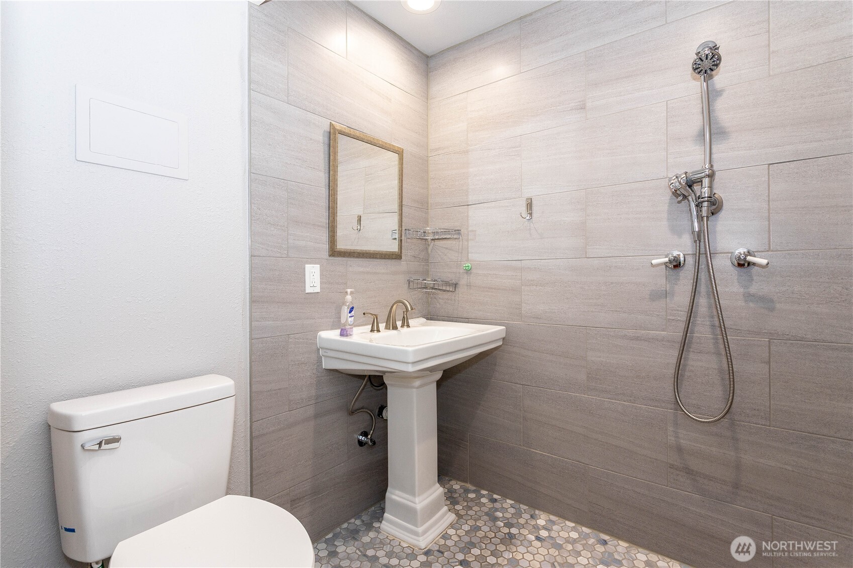 3327 Southeast 17th Street Renton, WA 98058 - Photo 29 of 38 Gallery Image 29