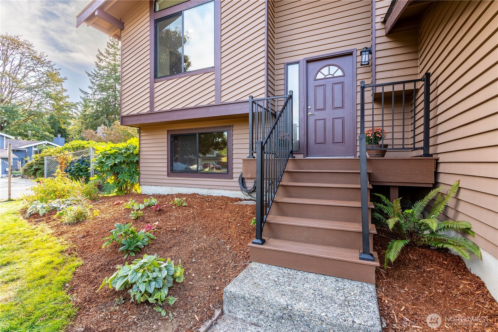 3327 Southeast 17th Street Renton, WA 98058 - Photo 3 of 38 Gallery Image 3
