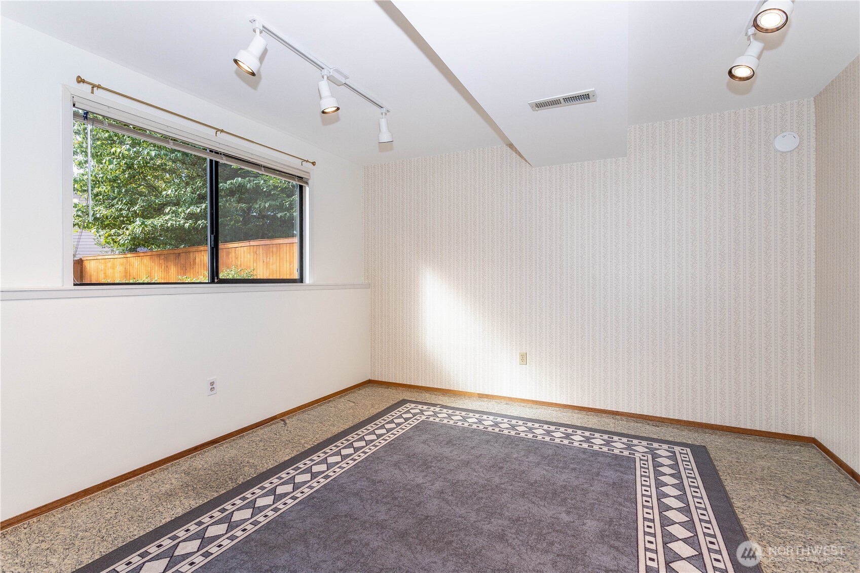 3327 Southeast 17th Street Renton, WA 98058 - Photo 31 of 38 Gallery Image 31