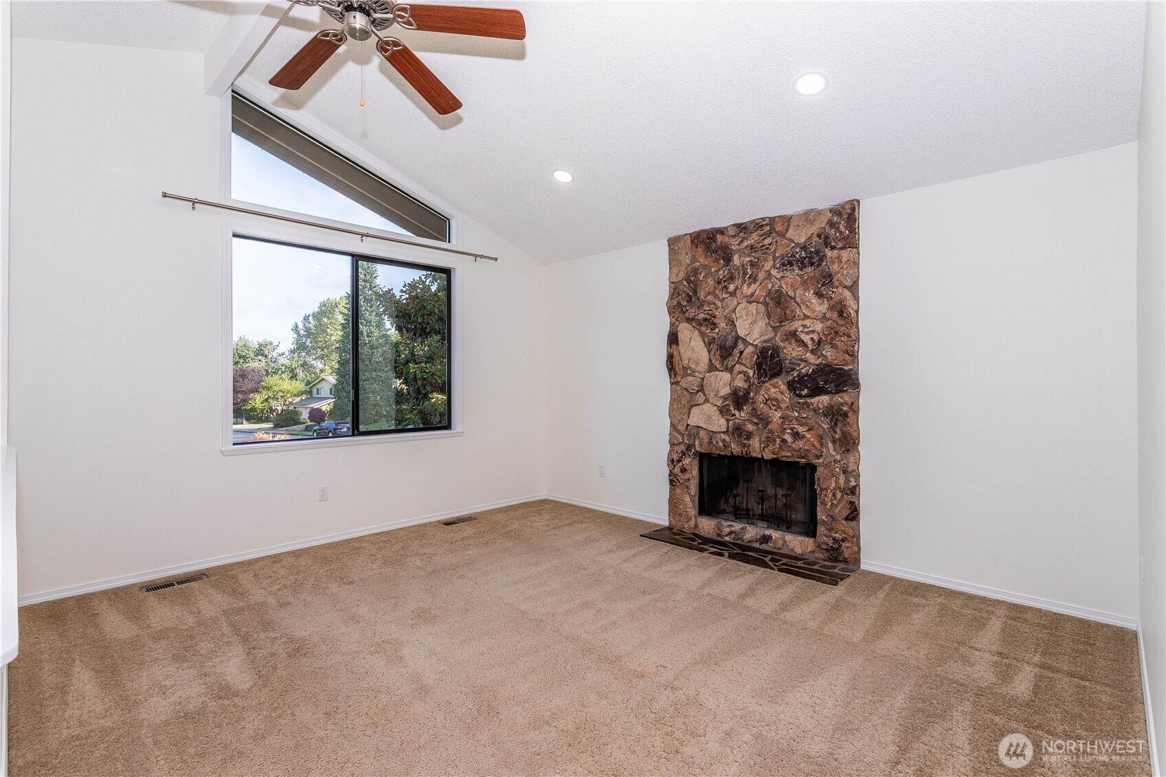 3327 Southeast 17th Street Renton, WA 98058 - Photo 6 of 38 Gallery Image 6