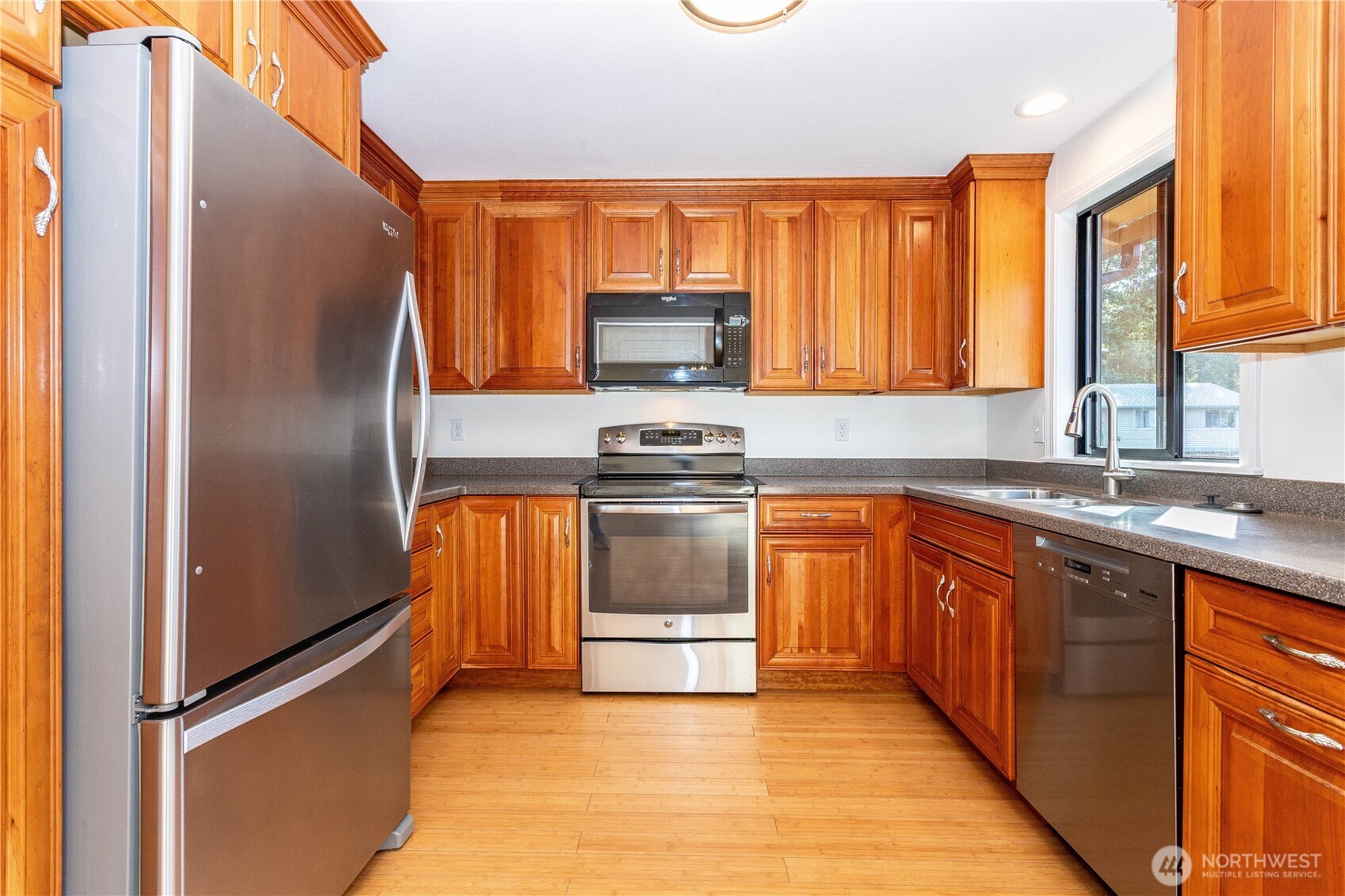 3327 Southeast 17th Street Renton, WA 98058 - Photo 10 of 38 Gallery Image 10