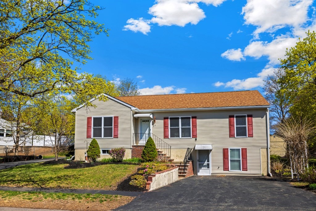 a view of a yard in front of a house