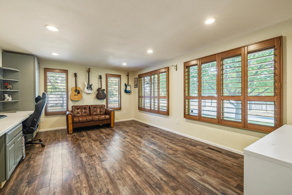 1375 Pine Grove Road Klamath Falls, OR 97603 - Photo 6 of 57 6