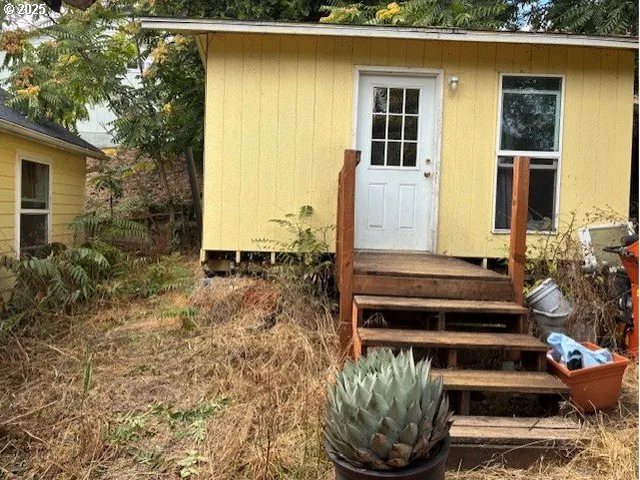 $275,000 | 1932 Northeast Commercial Avenue, Roseburg, OR 97470