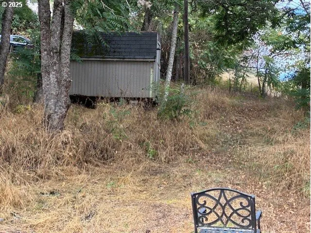 $275,000 | 1932 Northeast Commercial Avenue, Roseburg, OR 97470