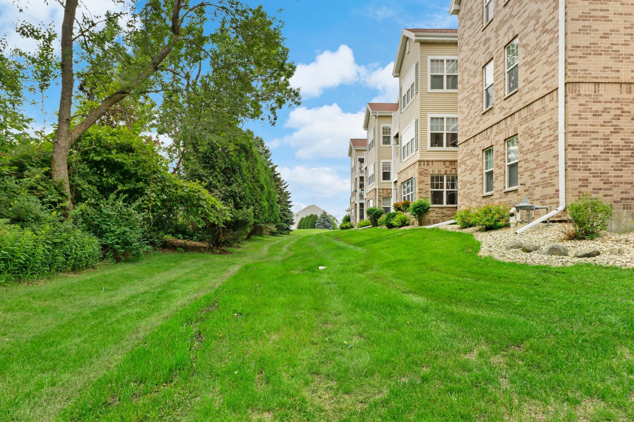 6828 Parkside Circle Windsor, WI 53532 - Photo 6 of 46