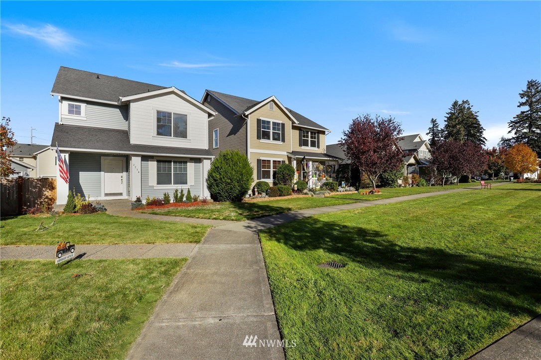 2276 Wallace Loop DuPont, WA 98327 - Photo 2 of 26